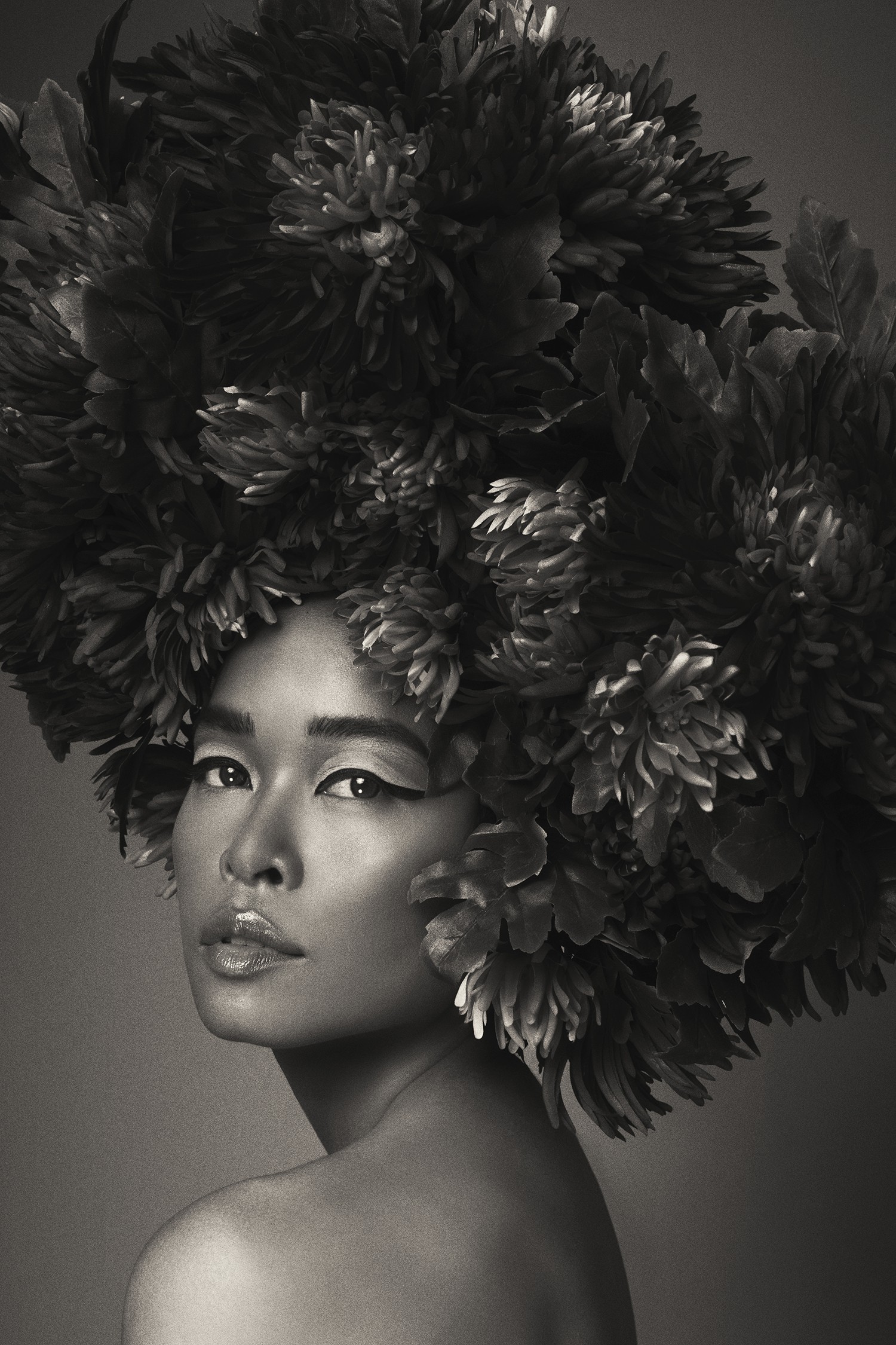 Hà Tăng vai trần, Kỳ Duyên cùng loạt mỹ nhân Việt khác trút bỏ xiêm y trong bộ ảnh của NTK Đỗ Mạnh Cường